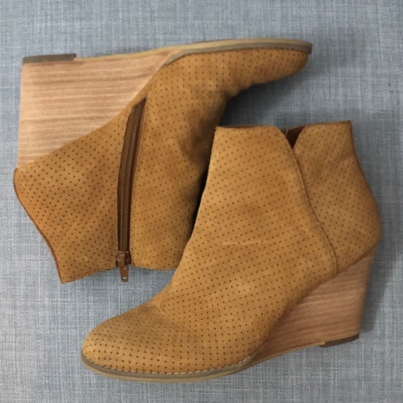 susina wedge booties